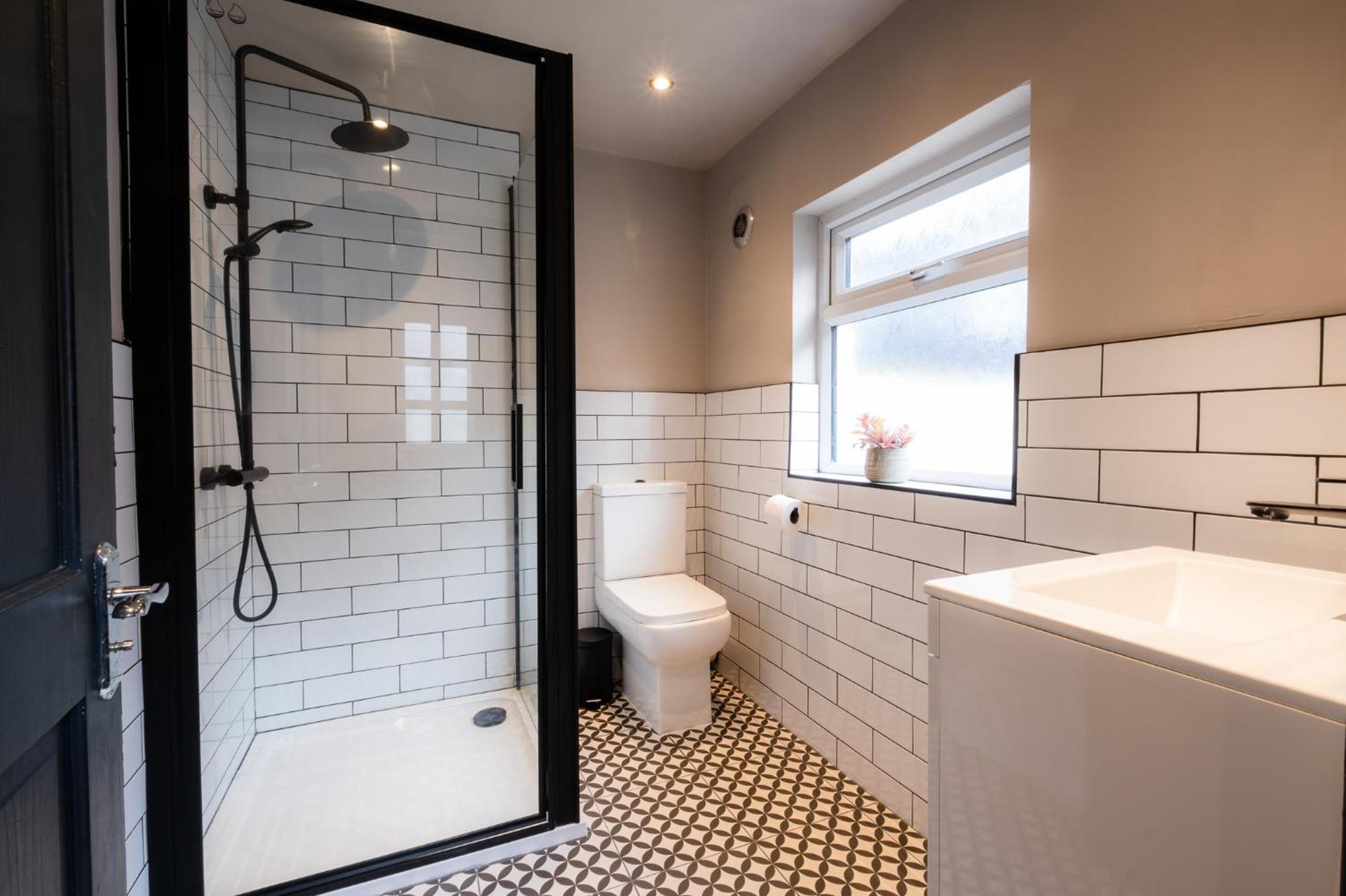 Entire Modern House Liverpool, 6 Bedrooms מראה חיצוני תמונה