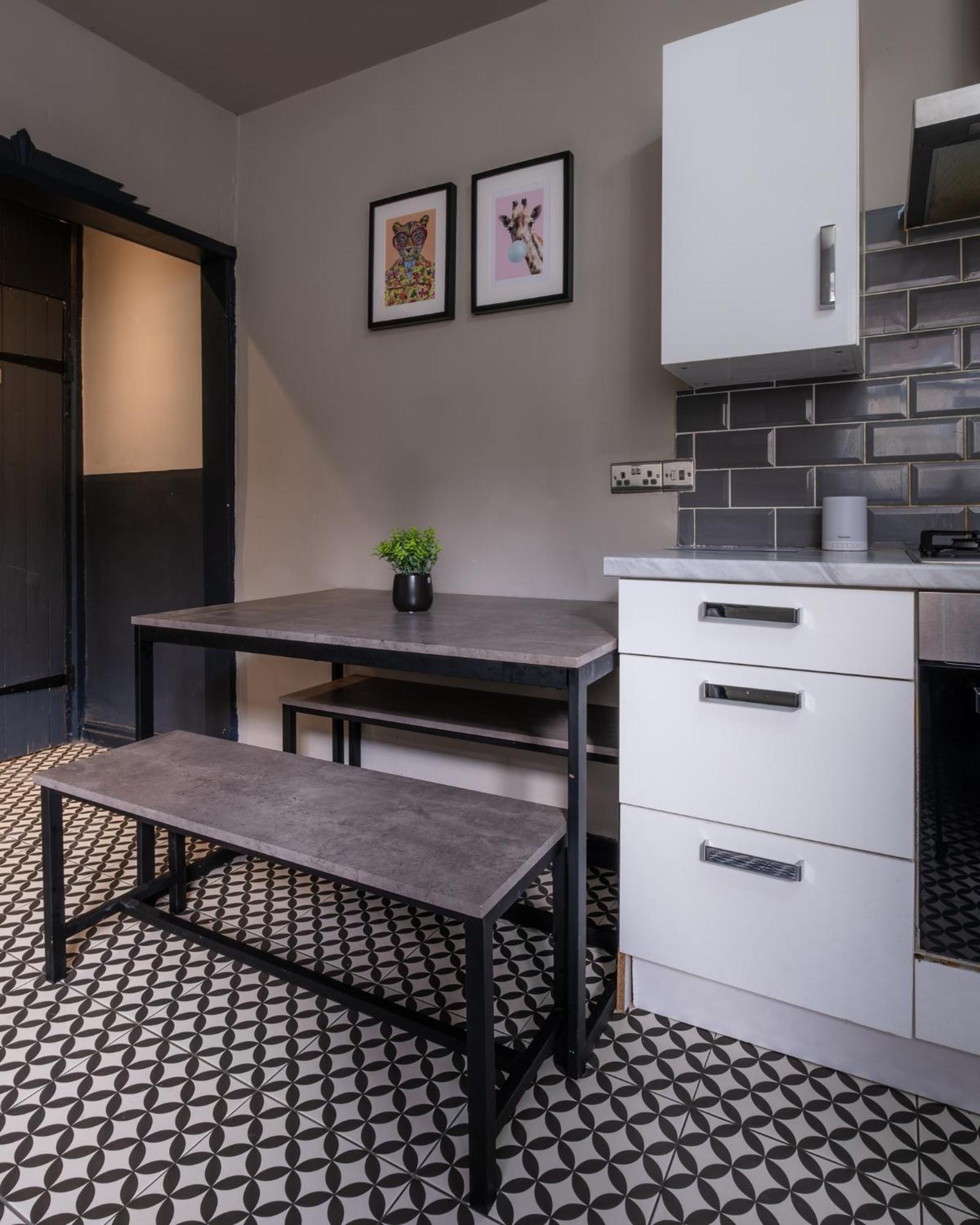 Entire Modern House Liverpool, 6 Bedrooms מראה חיצוני תמונה