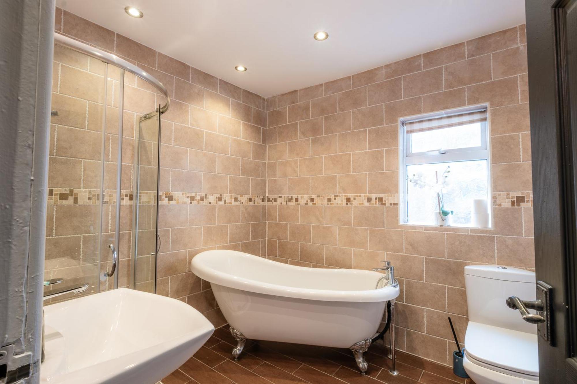 Entire Modern House Liverpool, 6 Bedrooms מראה חיצוני תמונה
